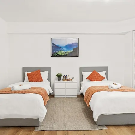 2 Apartments, 4 Betten, Vollmoebliert,zentrale Lage Am S-bahnhof 베를린