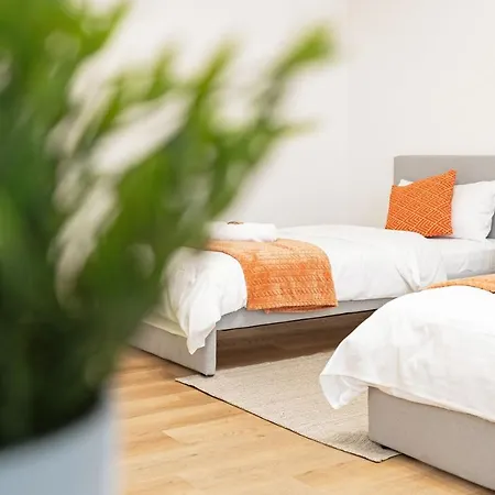아파트 2 Apartments, 4 Betten, Vollmoebliert,zentrale Lage Am S-bahnhof *